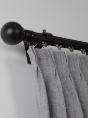 QYRY07 1-1/8" Black Metal Curtain Rod Set With Metal Rollers